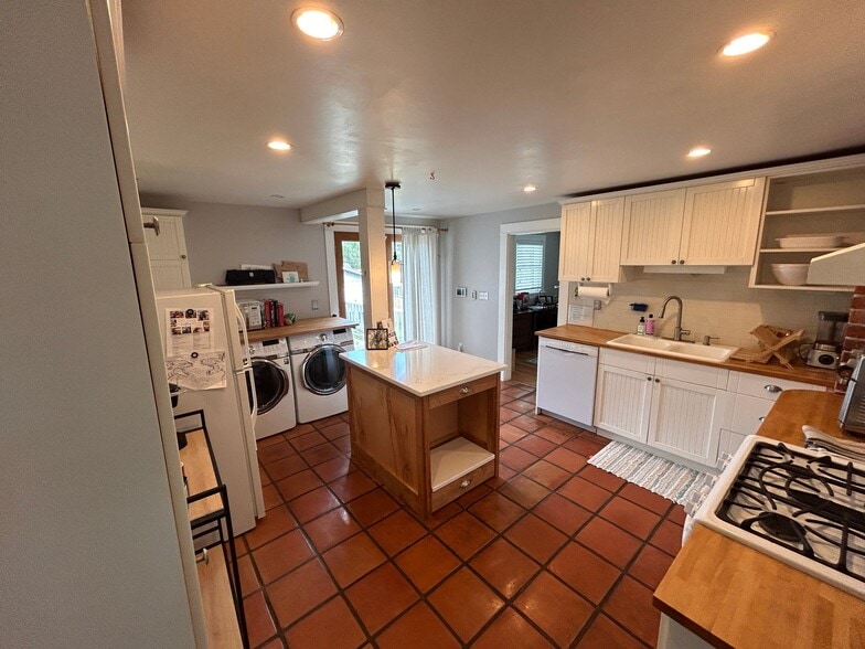 Building Photo - 919 N Lawrence St