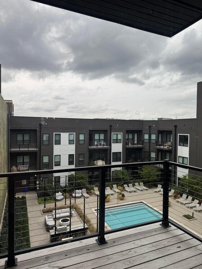 Building Photo - 6633 Dale Dr