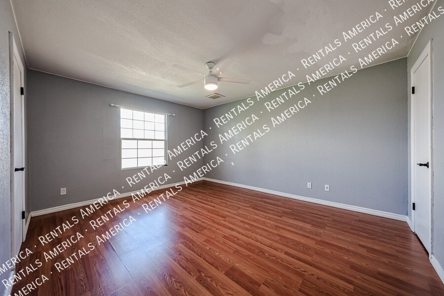 Building Photo - 15851 N 23rd St