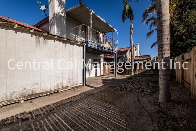 Building Photo - 4 Bedroom/3 Bath Home in the Southwest - $2495 per Month!