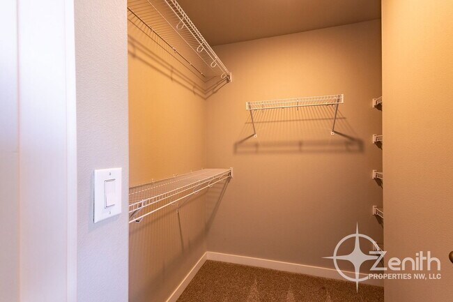 Building Photo - 7415 NE 136th Ave