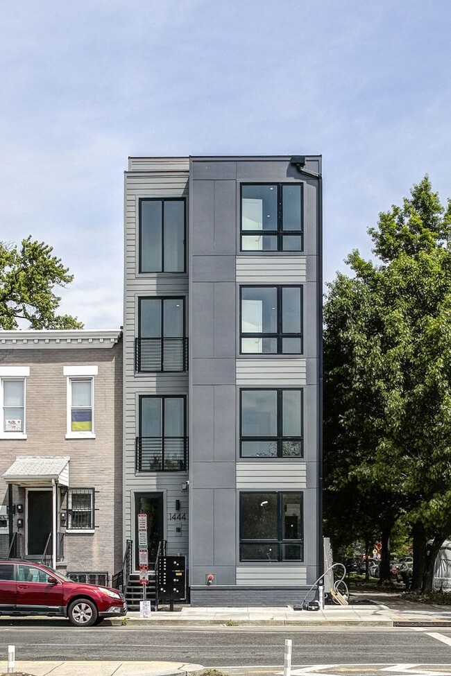 Building Photo - 1444 Independence Ave SE