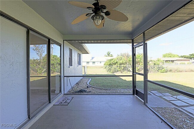 Building Photo - 629 SW Santa Barbara Pl