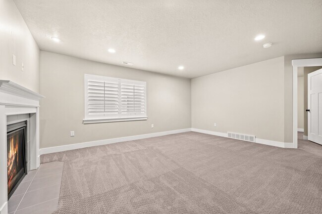 Building Photo - 771 Newfield Dr
