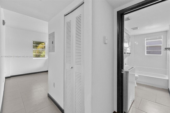 Building Photo - 1876 SW 11th Terrace