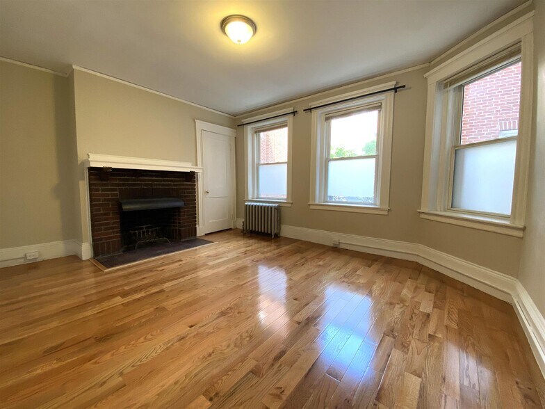 Primary Photo - 6 Craigie Cir