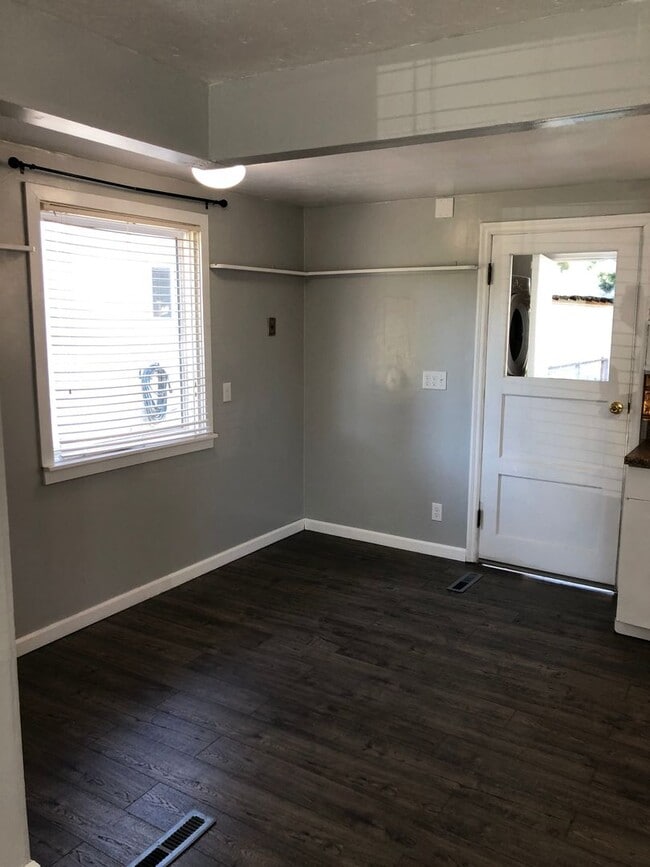 Building Photo - Clean & cozy 2 bedroom 1 bath Rancher comi...