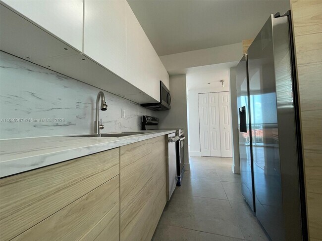 Building Photo - 8888 Collins Ave