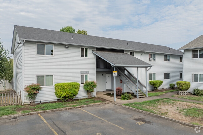 Exterior - Lancaster Park Apartments