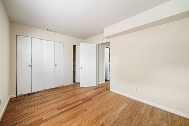 Building Photo - 480 Burgoyne Rd