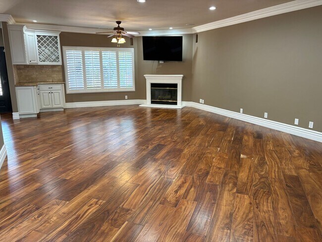 Building Photo - Spectacular-Remodeled 4-Bedroom Home with Pool, Spa, + 600 sqft Bonus Space in lovely Sylmar neig...