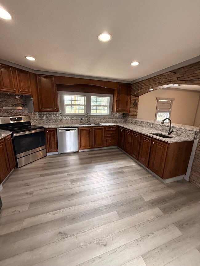 Building Photo - 11188 E Nickens Rd