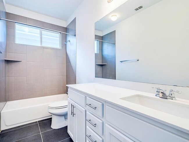 Building Photo - 2215 Capulet St
