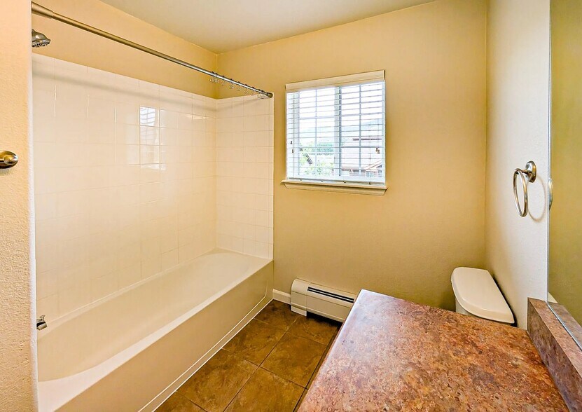 2nd Bathroom - 612 River View Drive
