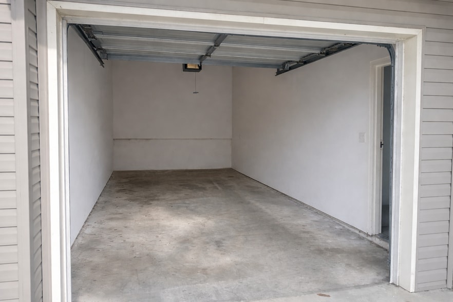 Garage - 509 Spartan Dr
