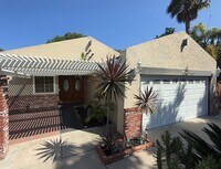 Building Photo - Gorgeous 3B/2BA House w/ Swimming Pool, A/...