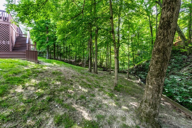 Building Photo - Spacious 5-Bed Home with In-Law Suite, Fin...