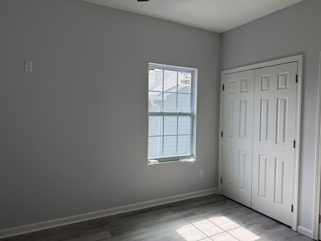 Building Photo - 2111 Owens St