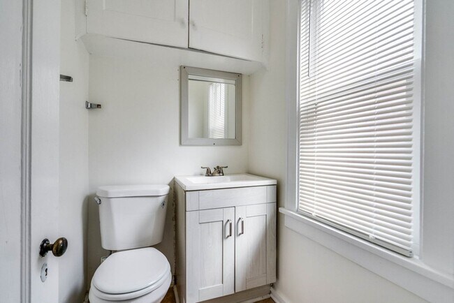 Building Photo - Charming University Heights Single Family ...