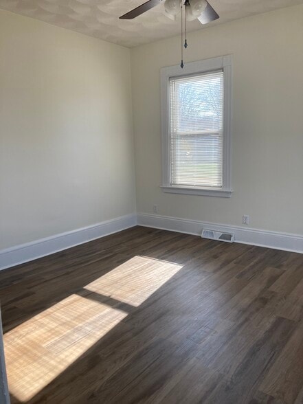 Building Photo - 70 Hedley Ave