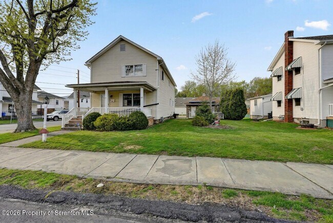 Building Photo - 454 Hickory St