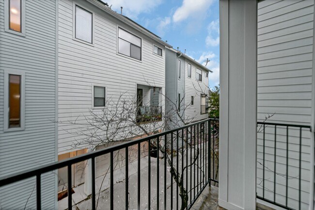 Building Photo - 1434 Ennis St