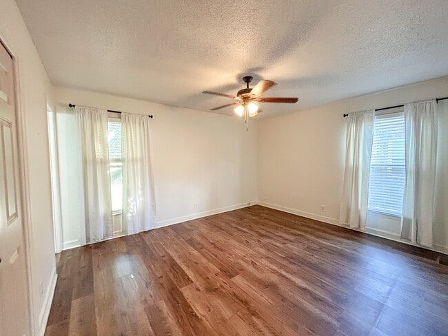 Building Photo - 619 Boone Cir