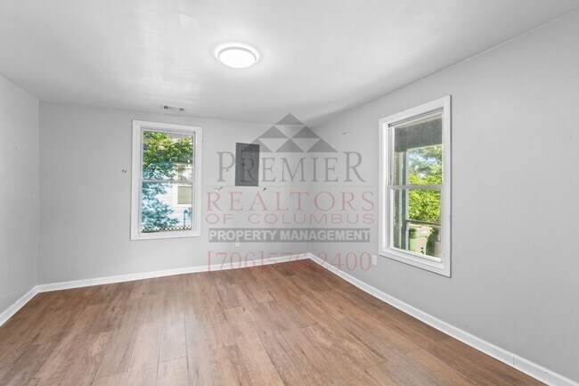 Building Photo - 615 32nd St