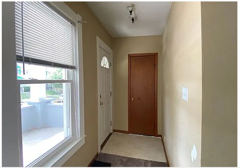 Building Photo - 223 Valleywood Dr