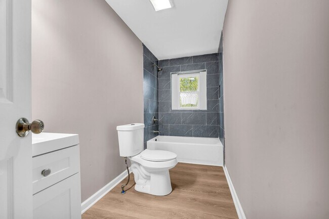 Building Photo - Charming 2BR Duplex in Atlanta