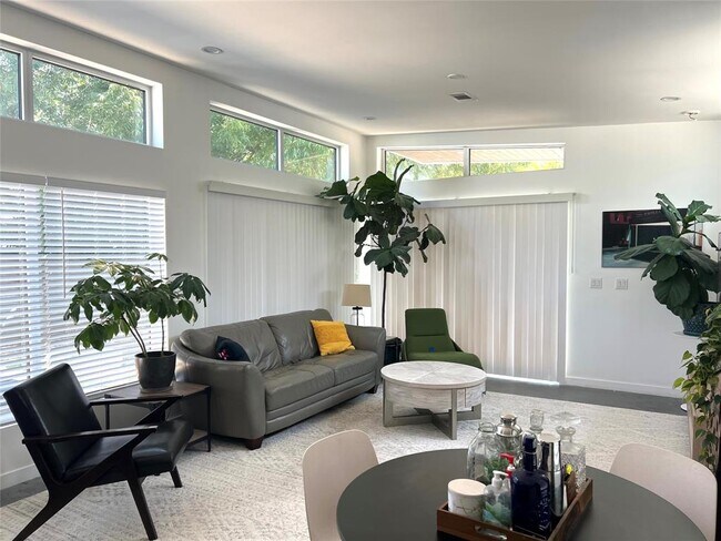 Building Photo - 1159 Perry Rd