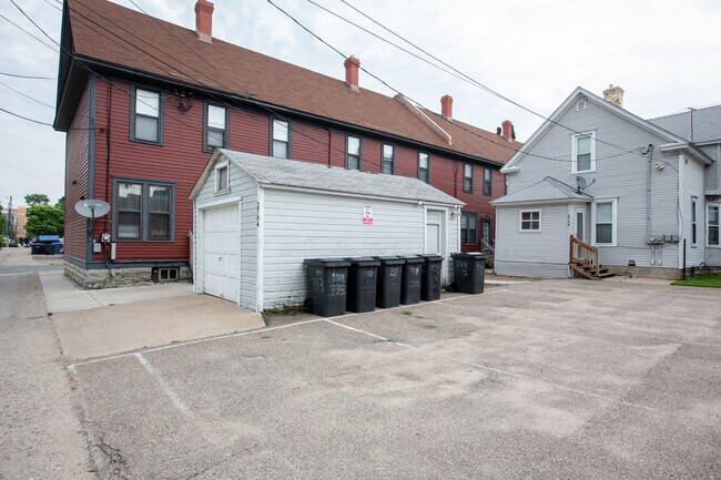 Building Photo - 733 E 27th St