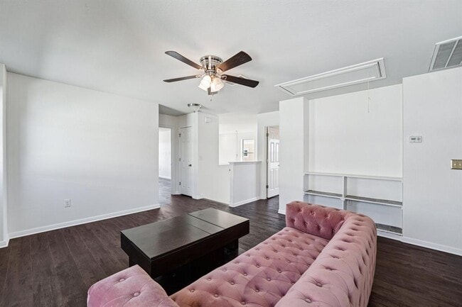 Building Photo - 288 Triumph Rd