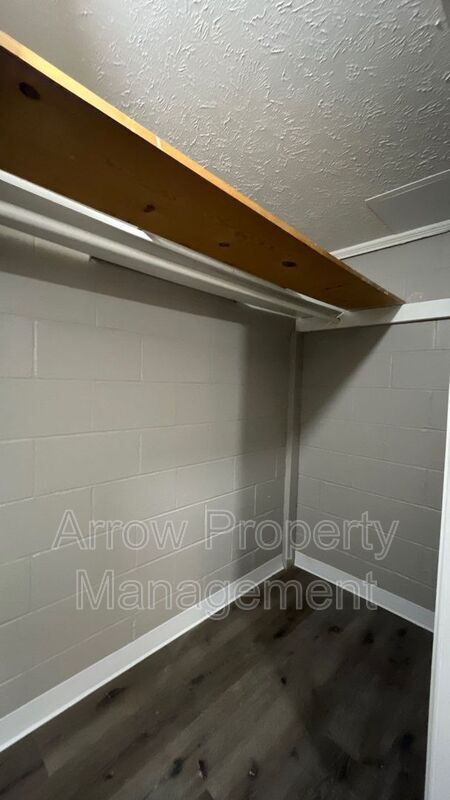 Building Photo - 800 S 38th St