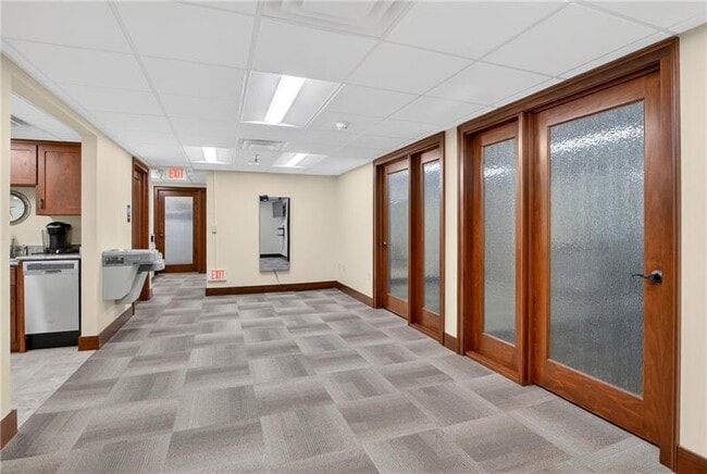 Building Photo - 750 Washington Rd