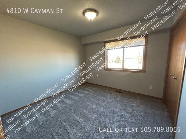 Building Photo - 4810 W Cayman St