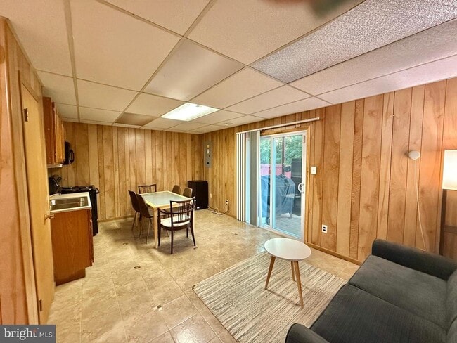 Building Photo - 5500 Woodlawn Manor Ct