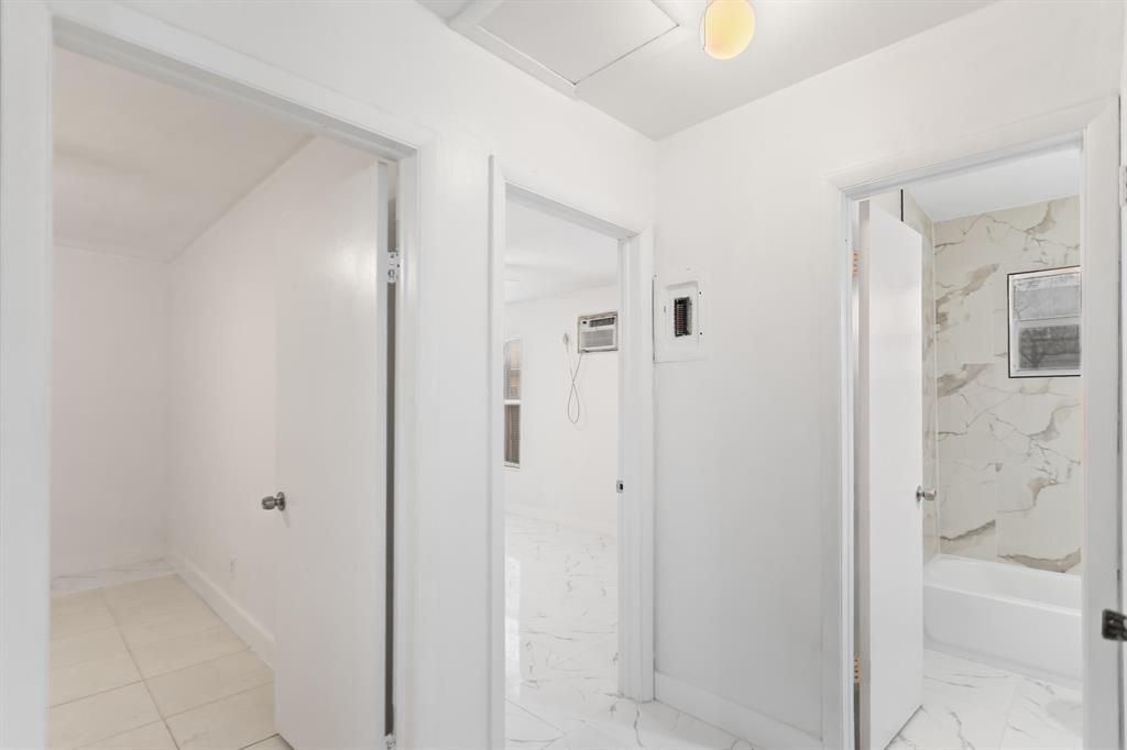 Building Photo - 804 NW 2nd Ave