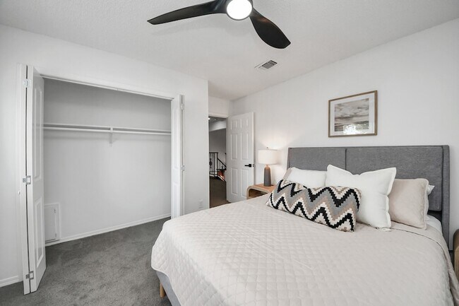 Building Photo - 8631 Valley Ledge Dr