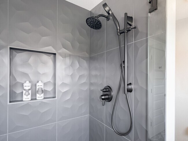 Building Photo - Gorgeous, updated 3-bdr Vernon bungalow w/...