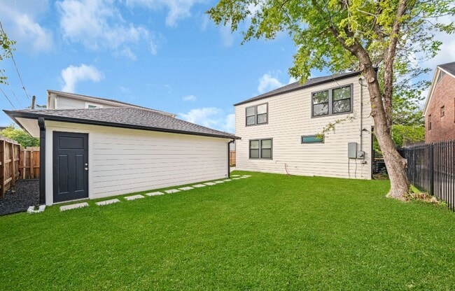 Building Photo - 3021 Prospect St