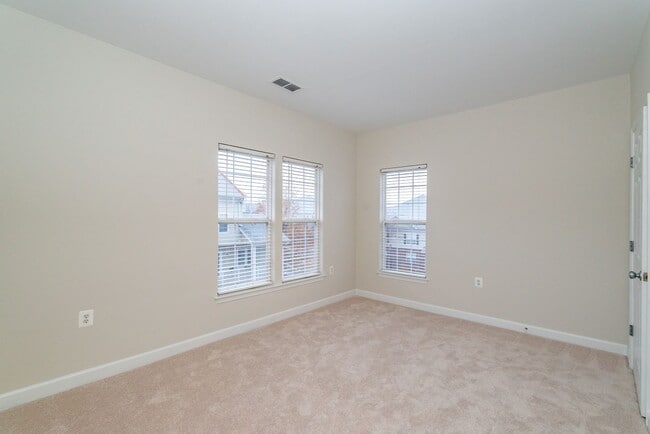 Building Photo - Spacious 3 Bed 2 Bath Condo With Balcony In Sought After Summerfield at Brambleton