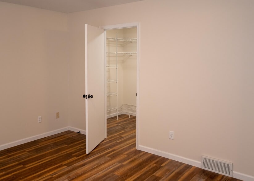 Building Photo - 106 Pierre Pl