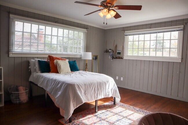 Building Photo - 123 Lloyd St