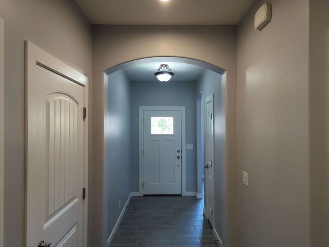 Building Photo - Modern 3 Bedroom Home with Spacious Layout!