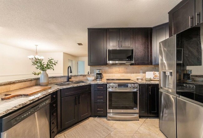 Building Photo - 111 Lobelia Rd