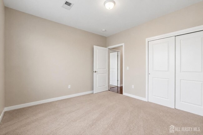 Building Photo - 347 Pond Ln