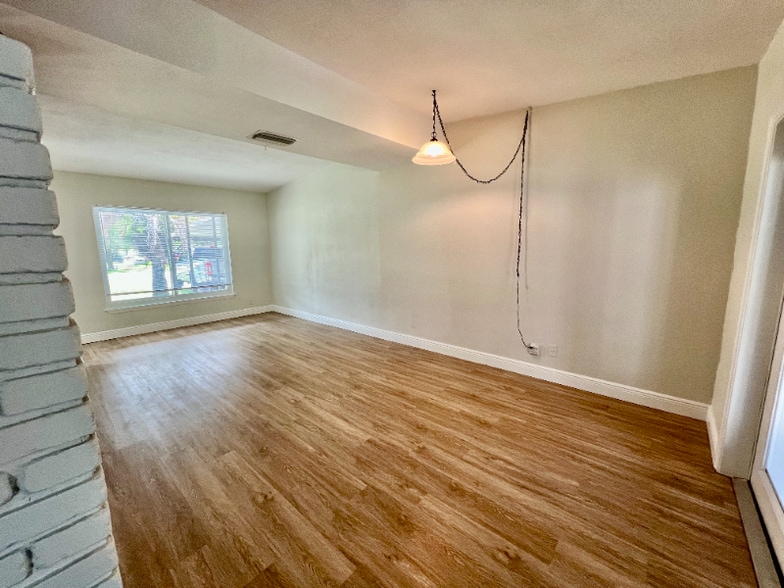 Building Photo - 3107 S Park Ave