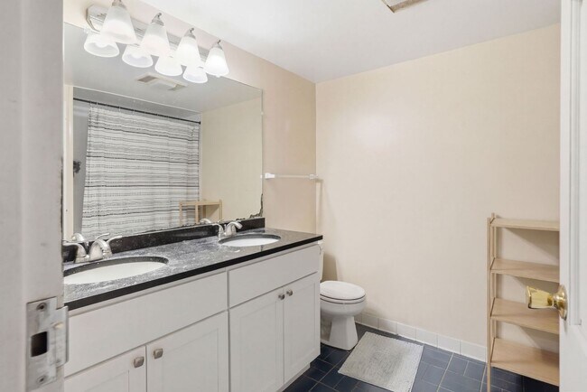 Building Photo - Amazing 2 bed in Fenway.... Close to NEU