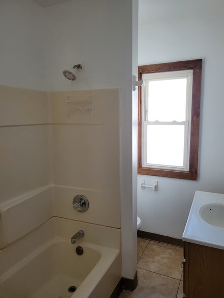 Bathroom - 87 McNaughton St